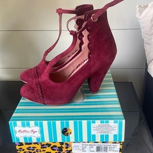 Bettie Page closed toe T strap Burgundy shoes